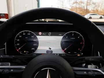 MERCEDES-BENZ E 220 d AMG-Sport Distr LED Cam Ambien…