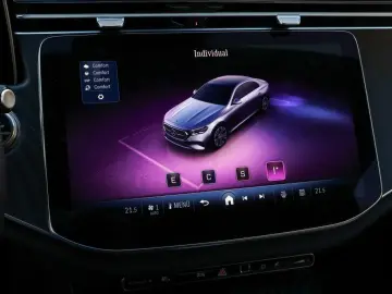 MERCEDES-BENZ E 220 d AMG-Sport Distr LED Cam Ambien…