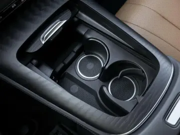 MERCEDES-BENZ E 220 d AMG-Sport Distr LED Cam Ambien…