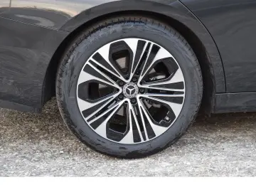 MERCEDES-BENZ E 200 Avantgarde Advanced (Pano KLGo Distronic