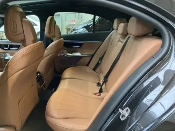 MERCEDES-BENZ E 200 Limousine AMG NIGHT 20'&apo…