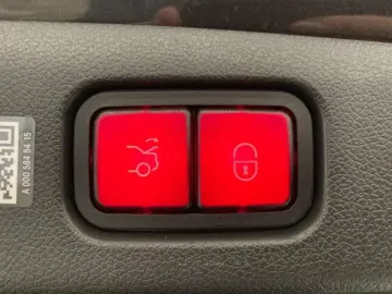 MERCEDES-BENZ E 200 Limousine AMG NIGHT 20'&apo…