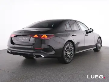 MERCEDES-BENZ E 200 AMG Pano DLight Distr Sound Keyl…