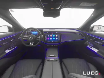 MERCEDES-BENZ E 200 AMG Pano DLight Distr Sound Keyl…