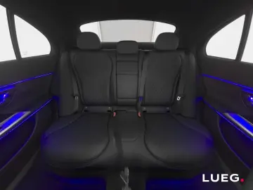 MERCEDES-BENZ E 200 AMG Pano DLight Distr Sound Keyl…