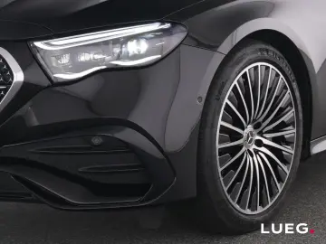 MERCEDES-BENZ E 200 AMG Pano DLight Distr Sound Keyl…