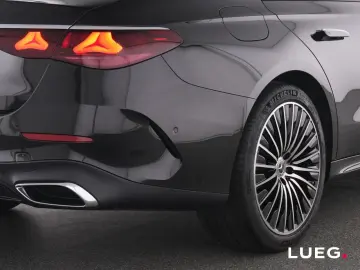 MERCEDES-BENZ E 200 AMG Pano DLight Distr Sound Keyl…