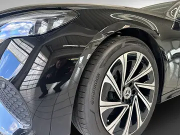 MERCEDES-BENZ E 200 Neues Mod. Adv Pano Winter P. Distr. 19Z