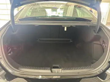 MERCEDES-BENZ E 200 Neues Mod. Adv Pano Winter P. Distr. 19Z