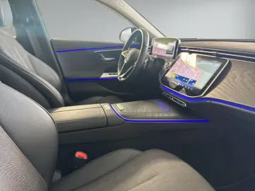 MERCEDES-BENZ E 200 Neues Mod. Adv Pano Winter P. Distr. 19Z