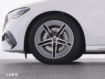 MERCEDES-BENZ E 200 AMG MBUX DLight KeylGo Memory Am…