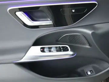 MERCEDES-BENZ E 220 d AMG Advanced LED AHK Night Dis…