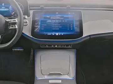 MERCEDES-BENZ E 220 d Limousine AMG  DiG.L DISTR HuD MEM AHK