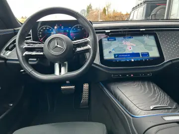 MERCEDES-BENZ E 220d  AMG   NIGHT  KEYLESS LED  KAMERA