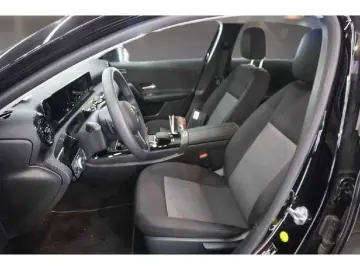 MERCEDES-BENZ A 180 d Key Lane Navi RKam AUT Facelift Klima