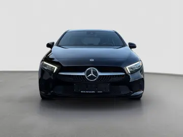 MERCEDES-BENZ A 180 WIDESCREEN KAMERA AMBIENTE SHZ LED NAVI