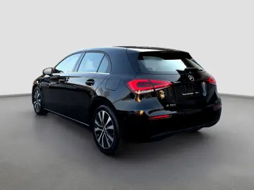 MERCEDES-BENZ A 180 WIDESCREEN KAMERA AMBIENTE SHZ LED NAVI