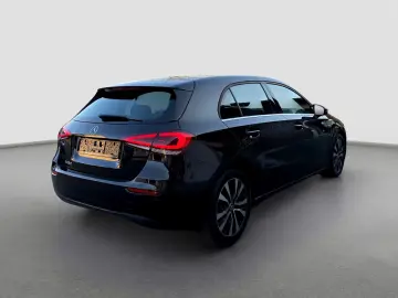 MERCEDES-BENZ A 180 WIDESCREEN KAMERA AMBIENTE SHZ LED NAVI