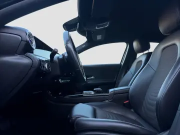 MERCEDES-BENZ A 180 WIDESCREEN KAMERA AMBIENTE SHZ LED NAVI