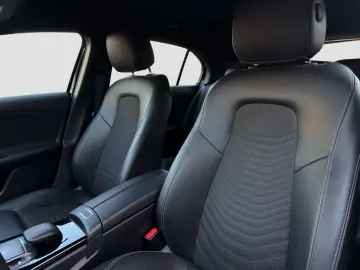 MERCEDES-BENZ A 180 WIDESCREEN KAMERA AMBIENTE SHZ LED NAVI