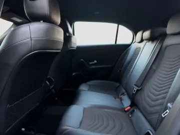 MERCEDES-BENZ A 180 WIDESCREEN KAMERA AMBIENTE SHZ LED NAVI