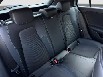 MERCEDES-BENZ A 180 WIDESCREEN KAMERA AMBIENTE SHZ LED NAVI