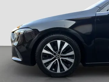 MERCEDES-BENZ A 180 WIDESCREEN KAMERA AMBIENTE SHZ LED NAVI
