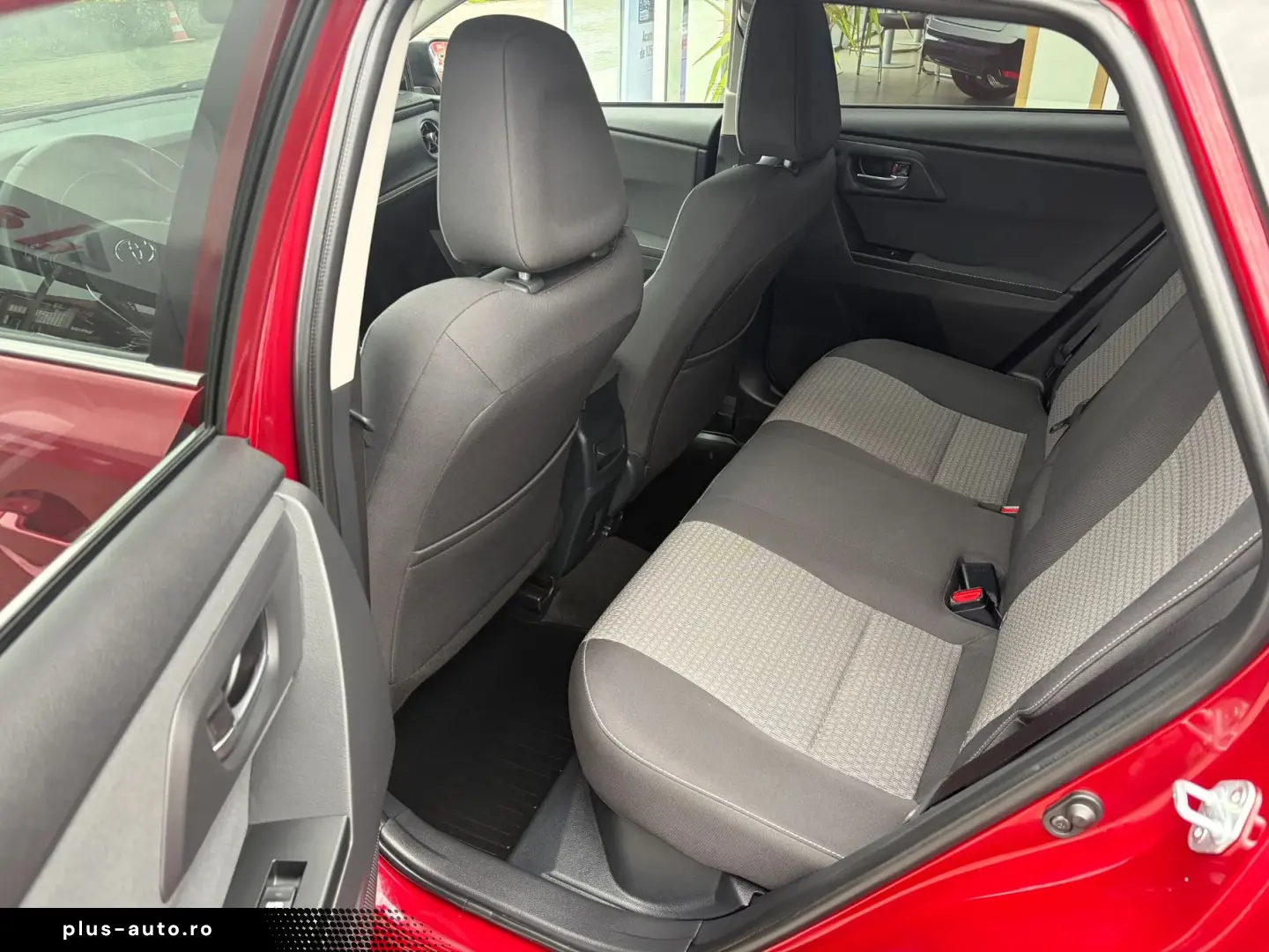 Toyota Auris Business 1.8 HEV- No 12