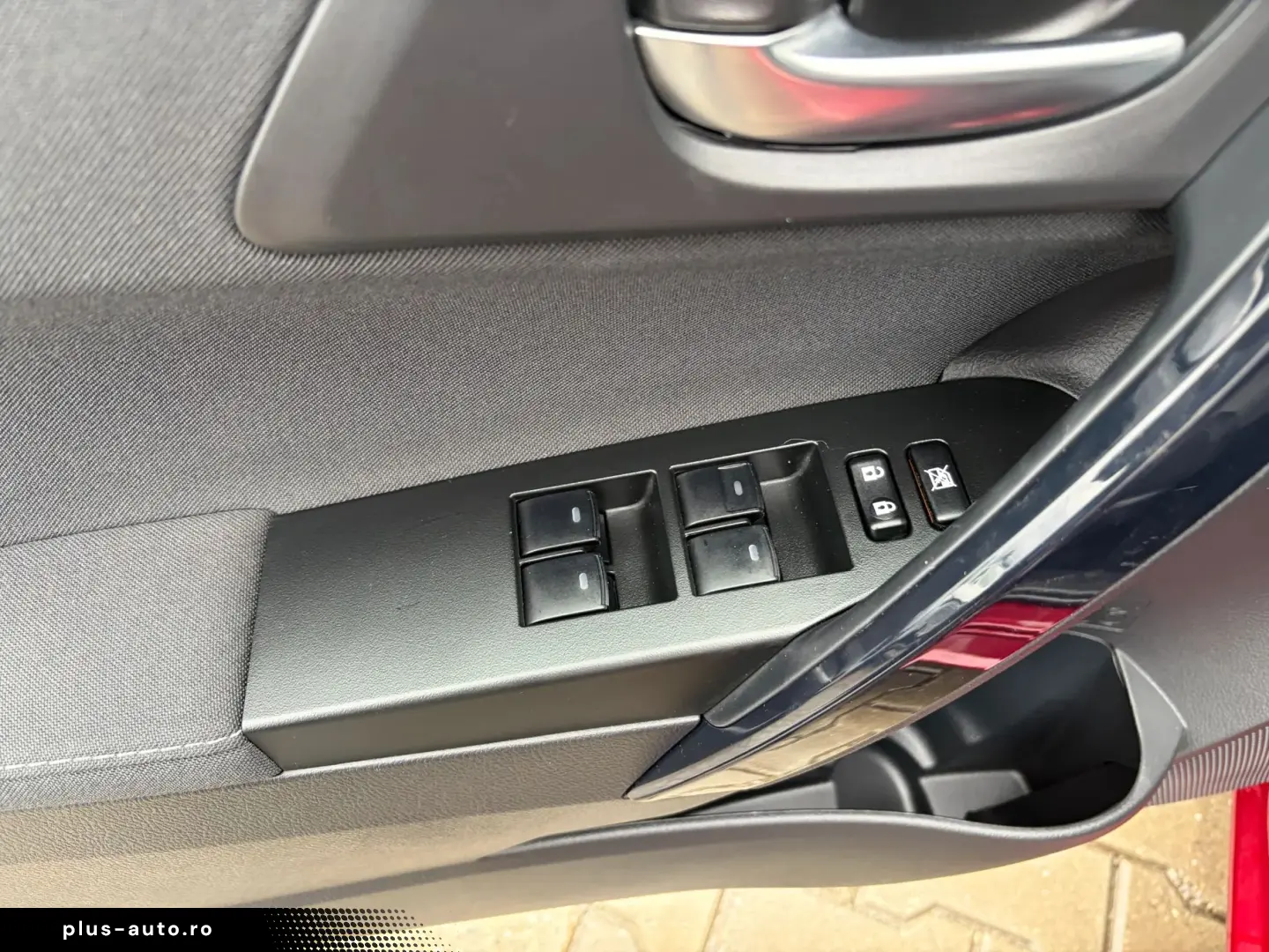 Toyota Auris Business 1.8 HEV- No 12