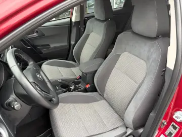 Toyota Auris Business 1.8 HEV- No 12