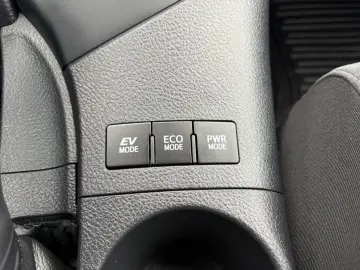 Toyota Auris Business 1.8 HEV- No 12