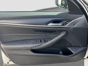 BMW 530i    M-Sport ACC Laser SpurAss HUD Navi RFK