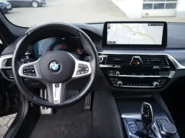 BMW 530d xDrive Lim. M Sport A.  AHK RFK DAB HIFI