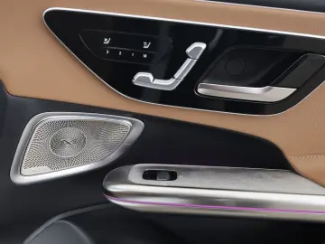 MERCEDES-BENZ CLE 300 e AMG Premium  Pano Memory Distr.