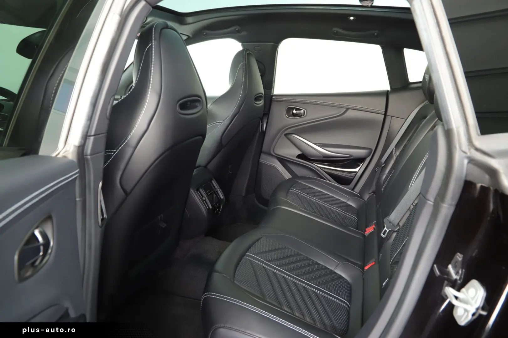 ASTON MARTIN DBX V8 707 1.Hand GARANTIE-AM