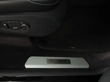 ASTON MARTIN DBX V8 707 1.Hand GARANTIE-AM