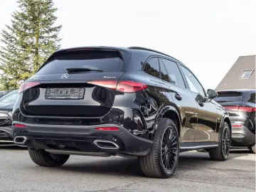 MERCEDES-BENZ GLC 300 e 4M AMG-Sport Pano Burm AHK Night