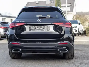MERCEDES-BENZ GLC 300 e 4M AMG-Sport Pano Burm AHK Night