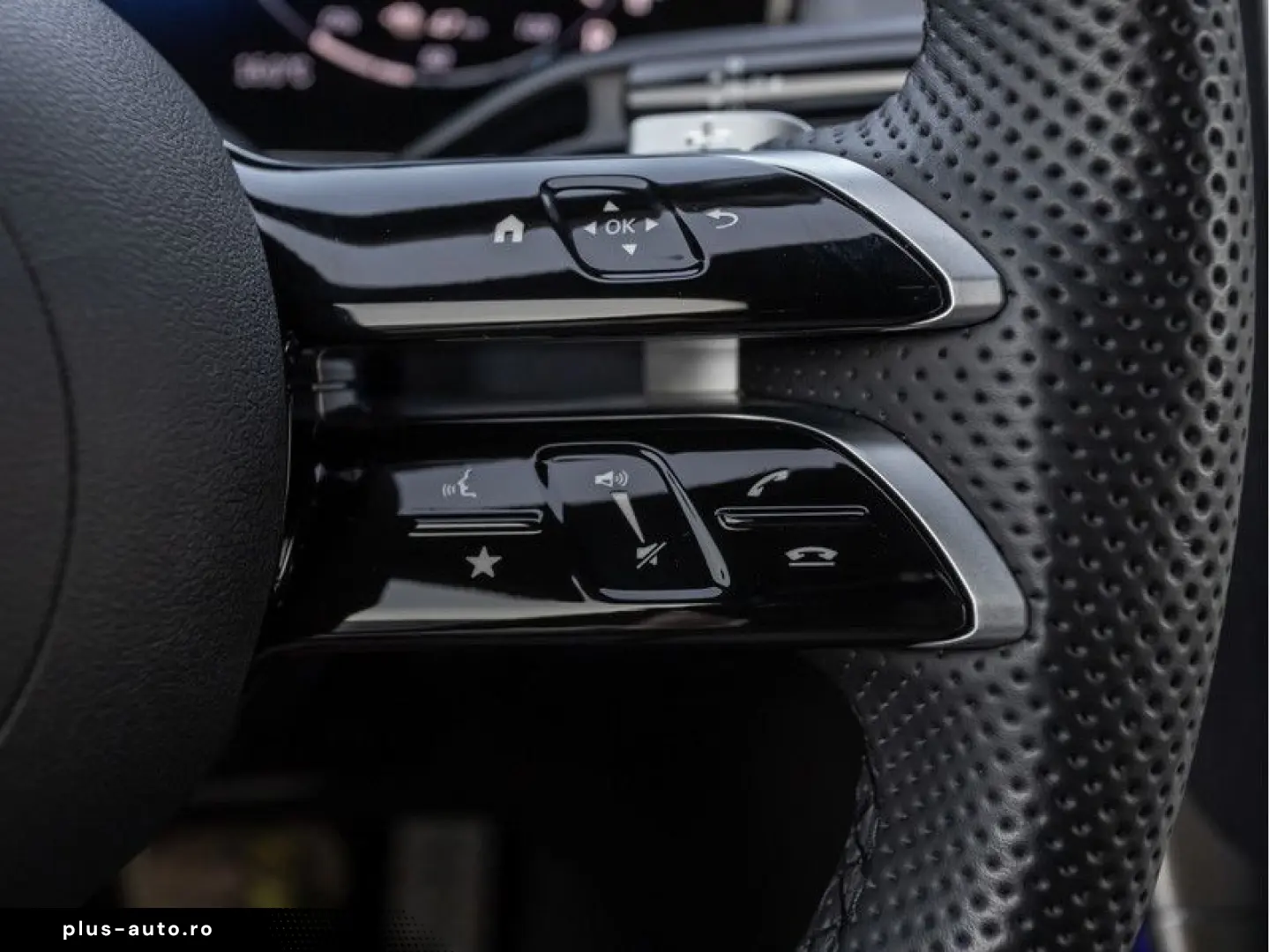 MERCEDES-BENZ GLC 300 e 4M AMG-Sport Pano Burm AHK Night