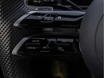 MERCEDES-BENZ GLC 300 e 4M AMG-Sport Pano Burm AHK Night