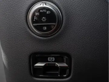 MERCEDES-BENZ GLC 300 e 4M AMG-Sport Pano Burm AHK Night