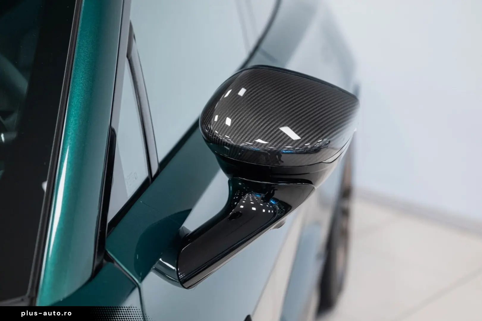 ASTON MARTIN 4.0 V8 DBX707 25MY