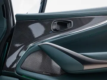 ASTON MARTIN 4.0 V8 DBX707 25MY