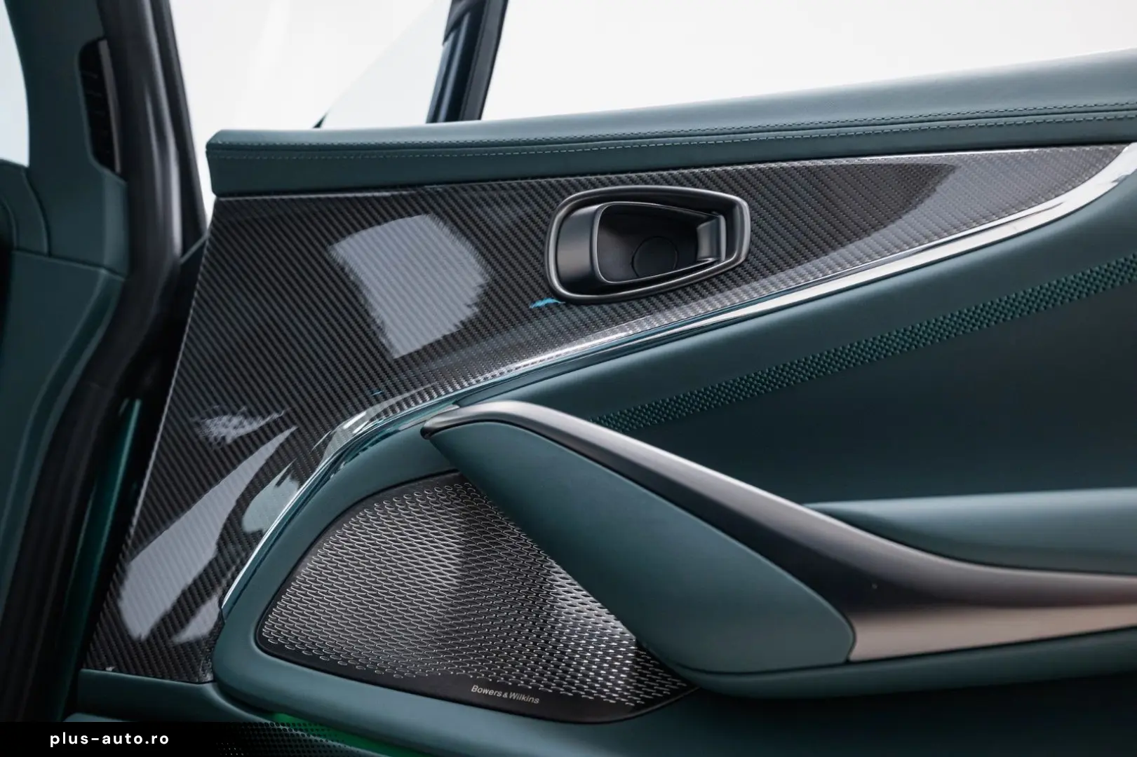 ASTON MARTIN 4.0 V8 DBX707 25MY