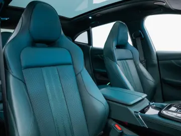 ASTON MARTIN 4.0 V8 DBX707 25MY