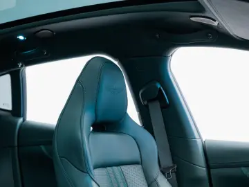 ASTON MARTIN 4.0 V8 DBX707 25MY