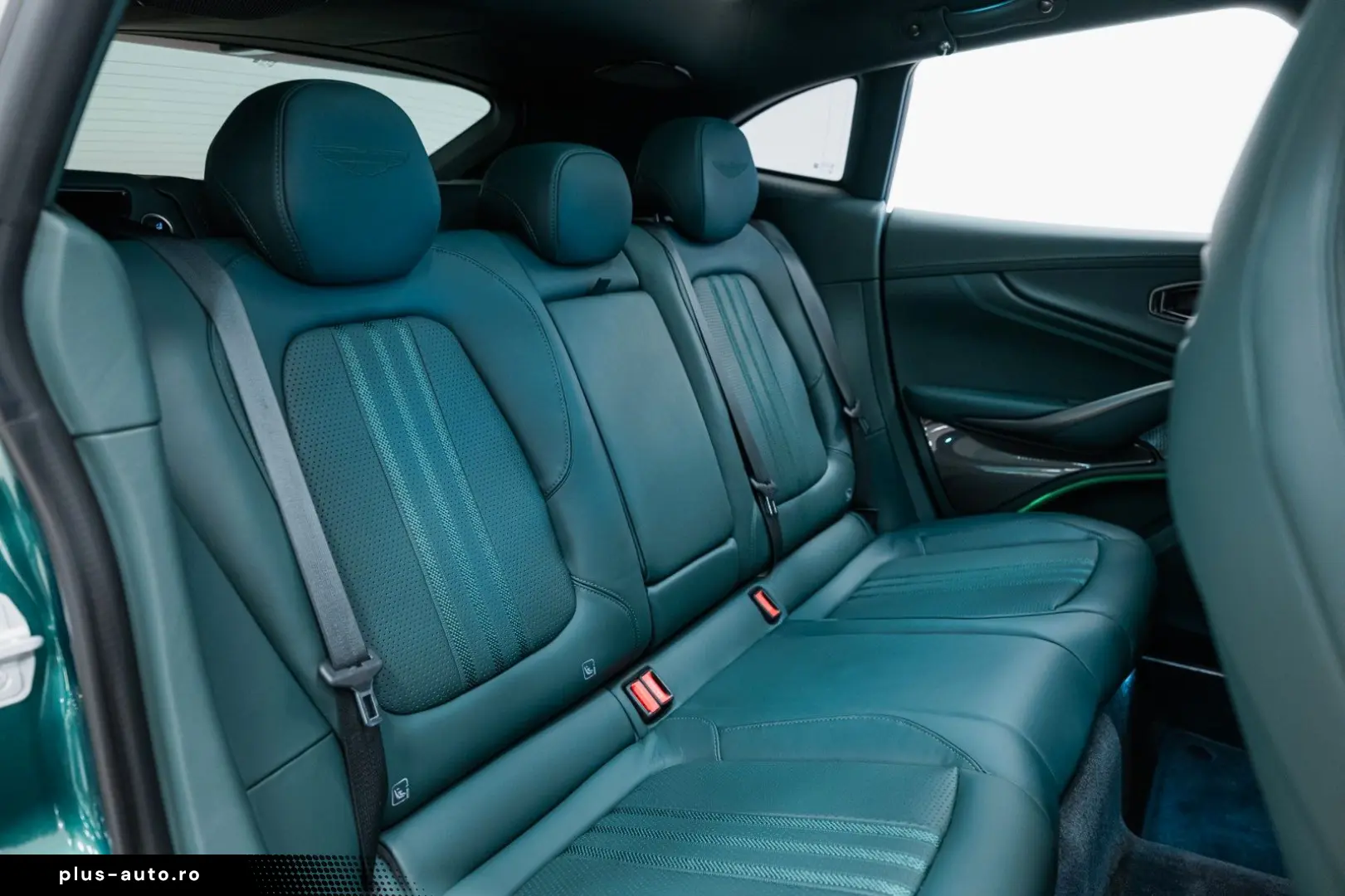 ASTON MARTIN 4.0 V8 DBX707 25MY