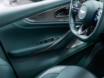 ASTON MARTIN 4.0 V8 DBX707 25MY