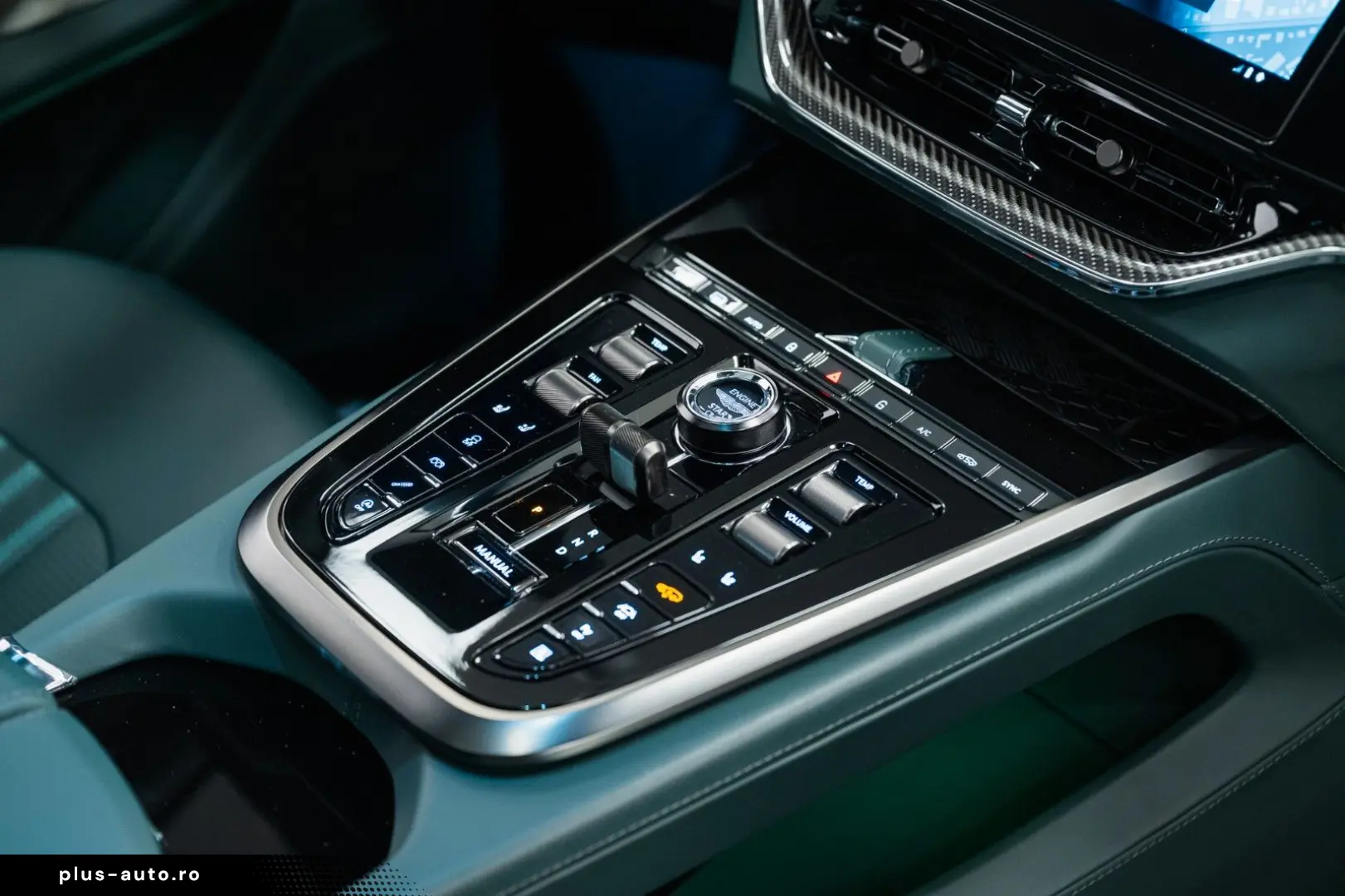 ASTON MARTIN 4.0 V8 DBX707 25MY