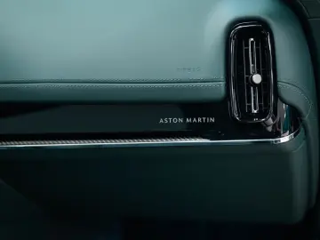 ASTON MARTIN 4.0 V8 DBX707 25MY